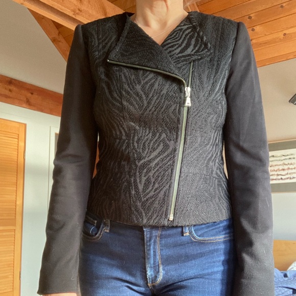 Black fitted dressy jacket - Picture 3 of 3